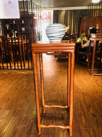 明式花架（大果紫檀）原价：5600元，活动价2200元