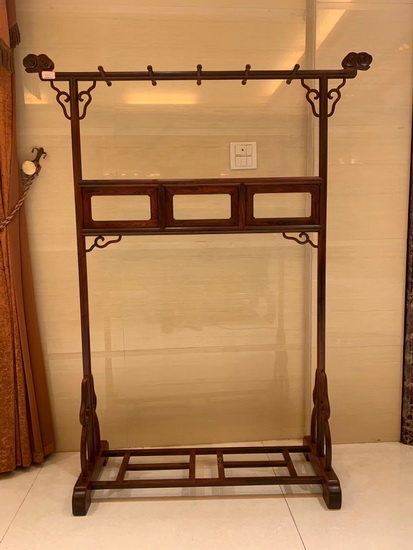 清式衣帽架（交趾黄檀）原价：34800元，活动价：11800元
